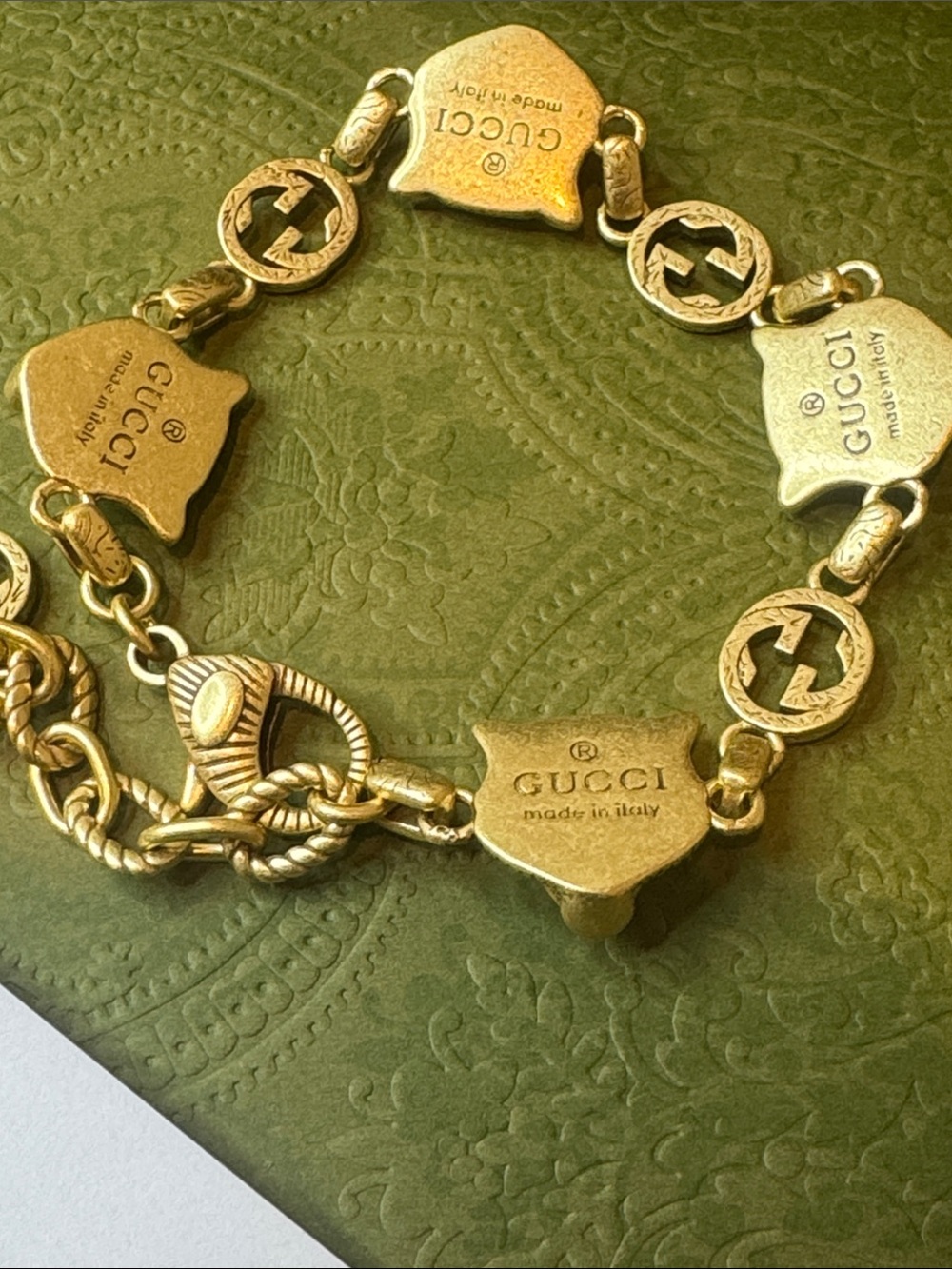Gucci Silver Wolf Head and Logo Link Bracelet - Picture 6 of 8